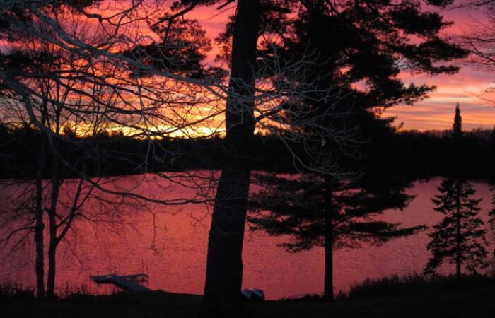 Lodging Newberry, Tahquamenon Falls lodging, Lakeside cottages.